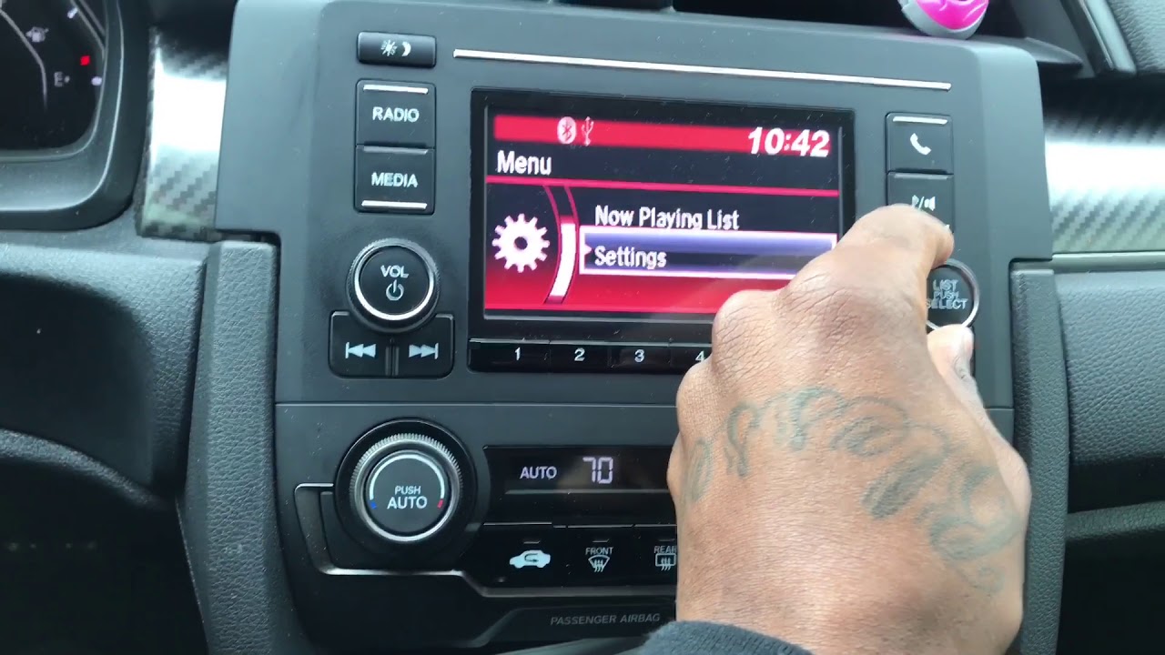 How to change 2018 Honda Civic Hatchback Sport display wallpaper | for 10th Gen Civics