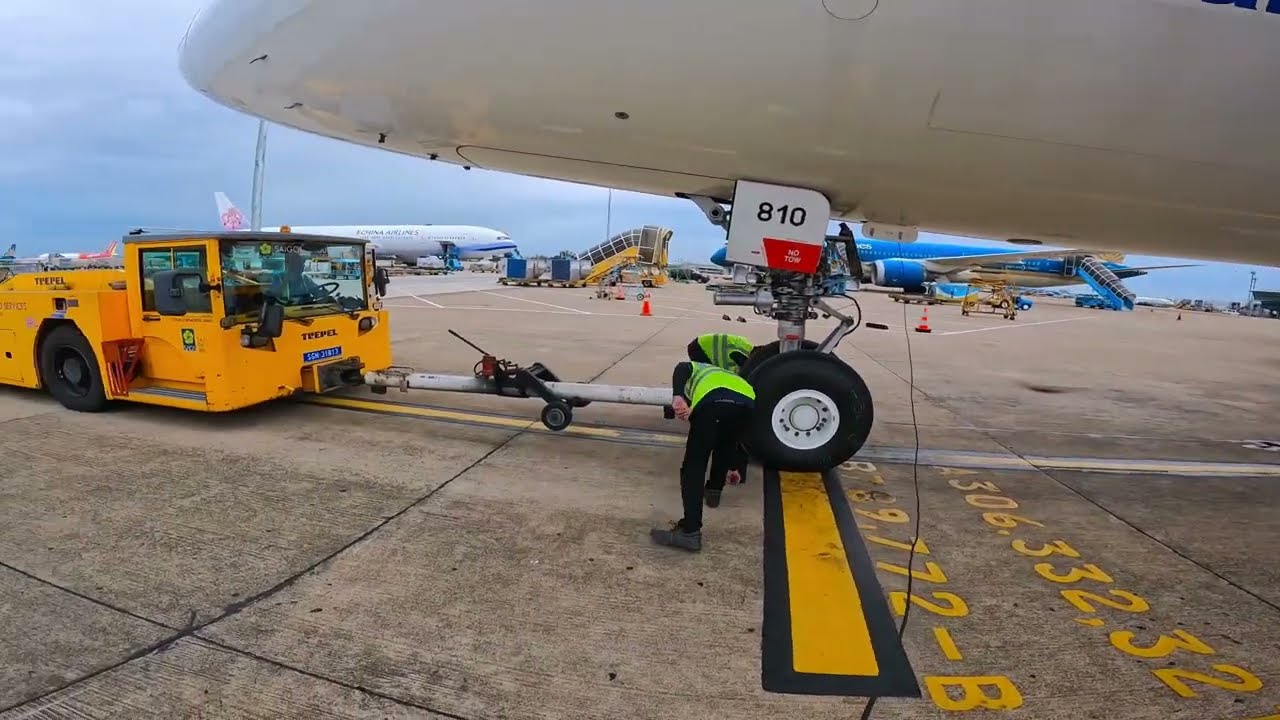 [4K] FULL Airbus A330 Push Back | Ground Handling | At VVTS With Subtitle