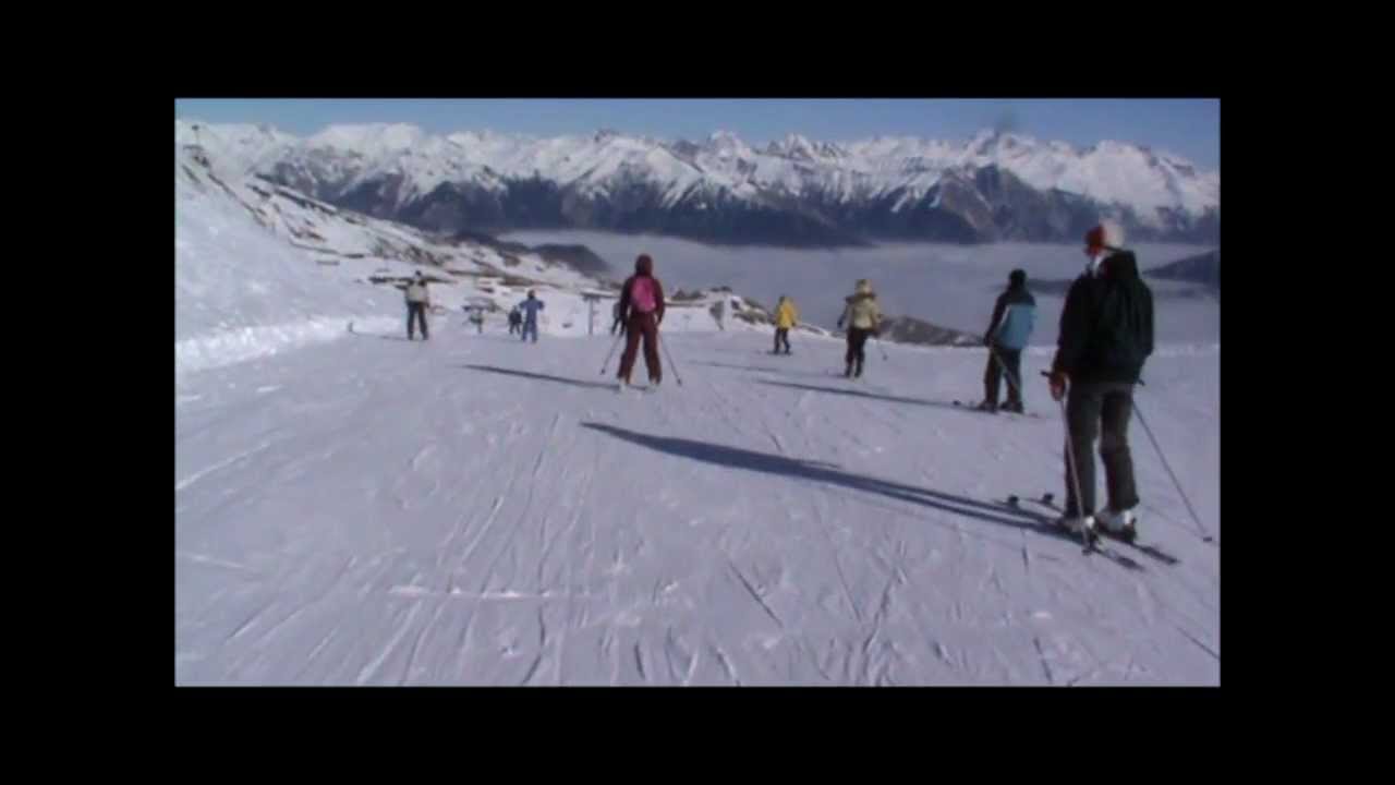 Descente en ski piste bleue a la Toussuire savoie