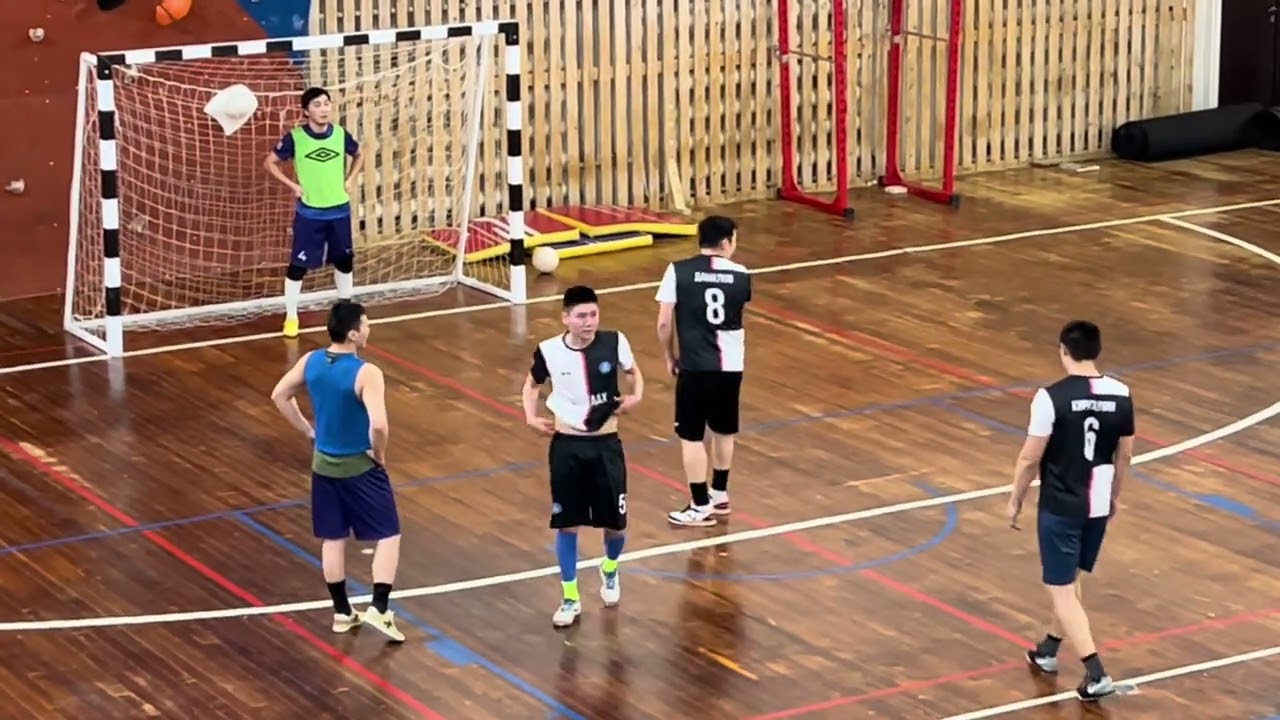 «Мытаах» - «Газовик» 1:0 (Улусная лига, полуфинал 1 игра, 1 тайм, с. Бердигестях)