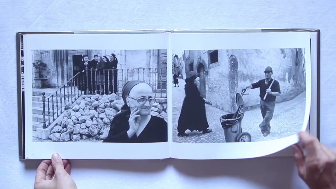 Scanno. Un paese che non cambia by Gianni Berengo Gardin, Massimo Baldini Editore, 1987.