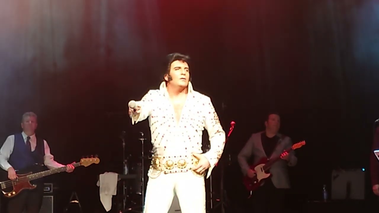 Dwight Icenhower (as Elvis) - Suspicious Minds.