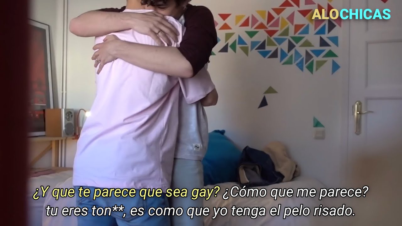 Sale del clóset frente a su mejor amigo, REACCIÓN MARAVILLOSA. Personas saliendo del armario