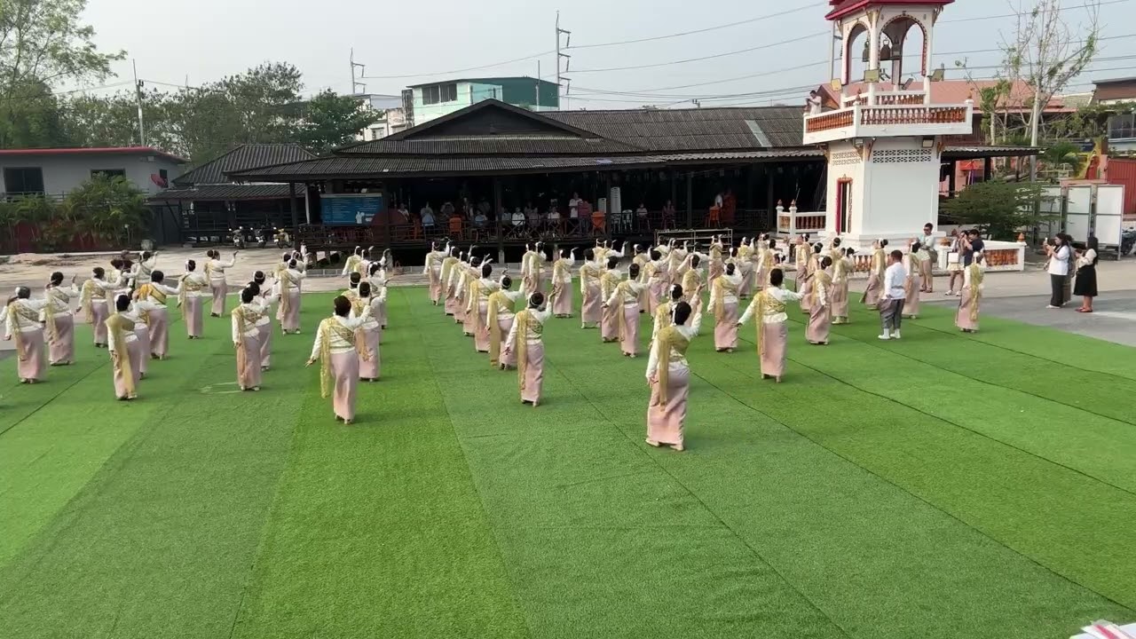 รำบวงสรวงเทวดาสิ่งศักดิ์สิทธิ์ ณ วัดนากระรอก อ.พนัสนิคม จ.ชลบุรี