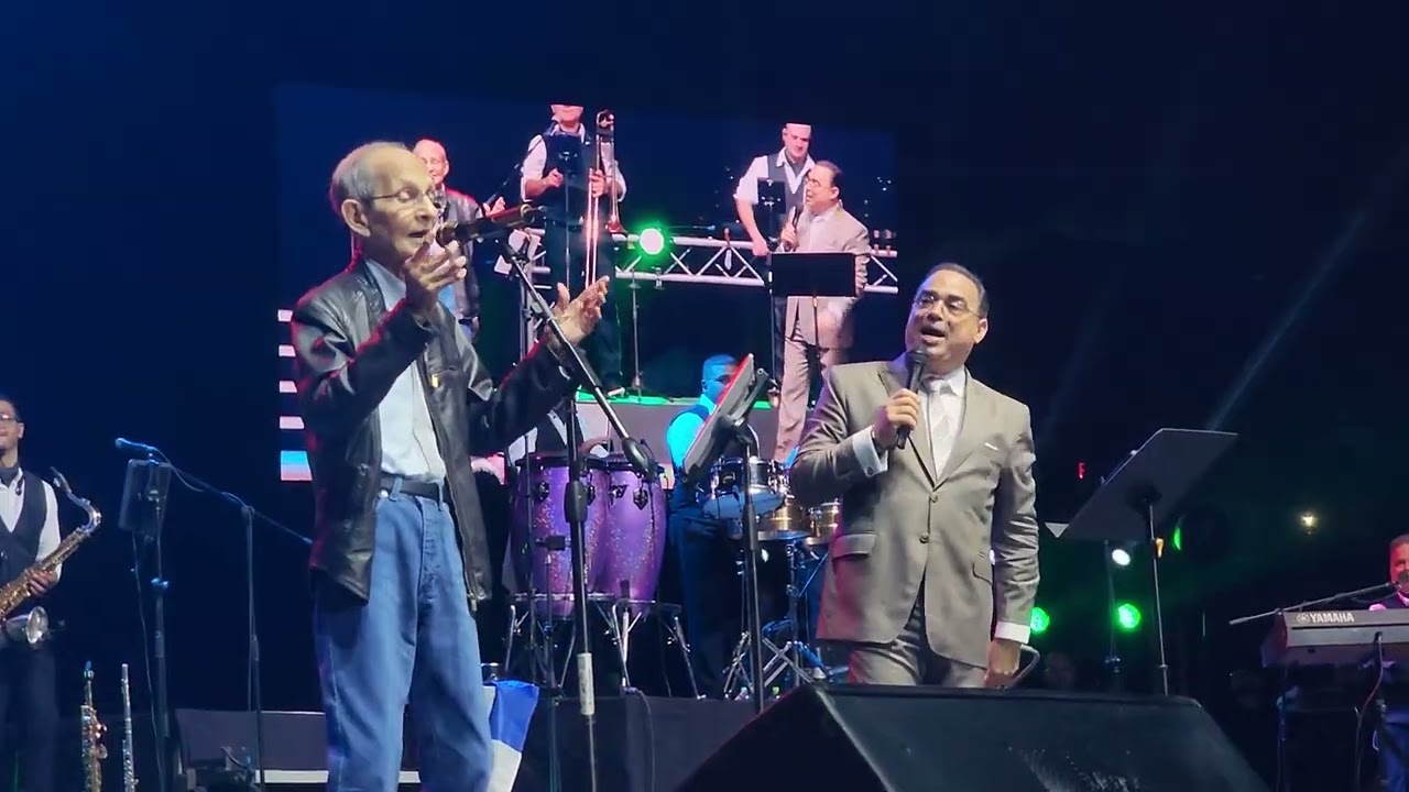 #CarnavalEnLaCentral @gilbertosantarosa con @pedroaltamirandaoficial9300  en vivo en #Panamá