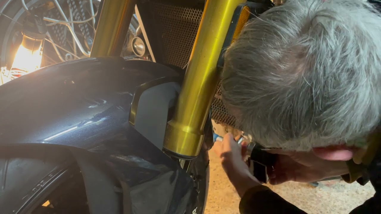 Fitting and wiring new horns to MotoGuzzi Mandello V100