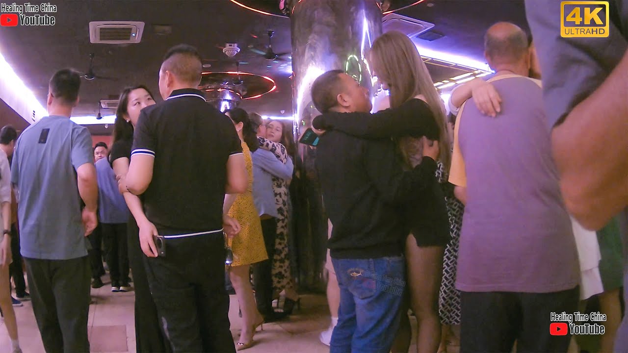 June 9, 2025, Chongqing dance hall, dancing with beautiful women, everyone is very happy
