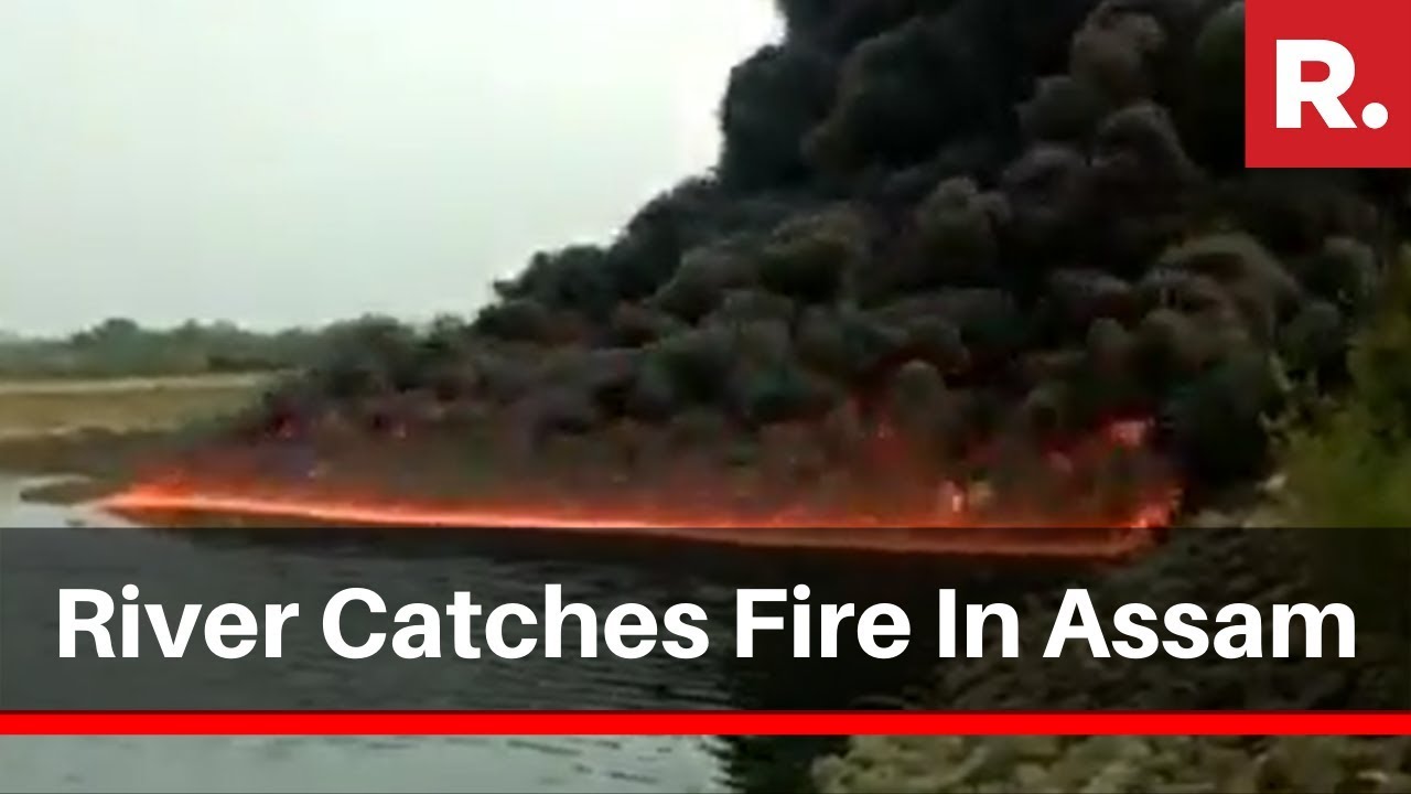 Assam: Massive Fire Engulfs Burhi Dihing River Allegedly After Oil Pipe Explosion