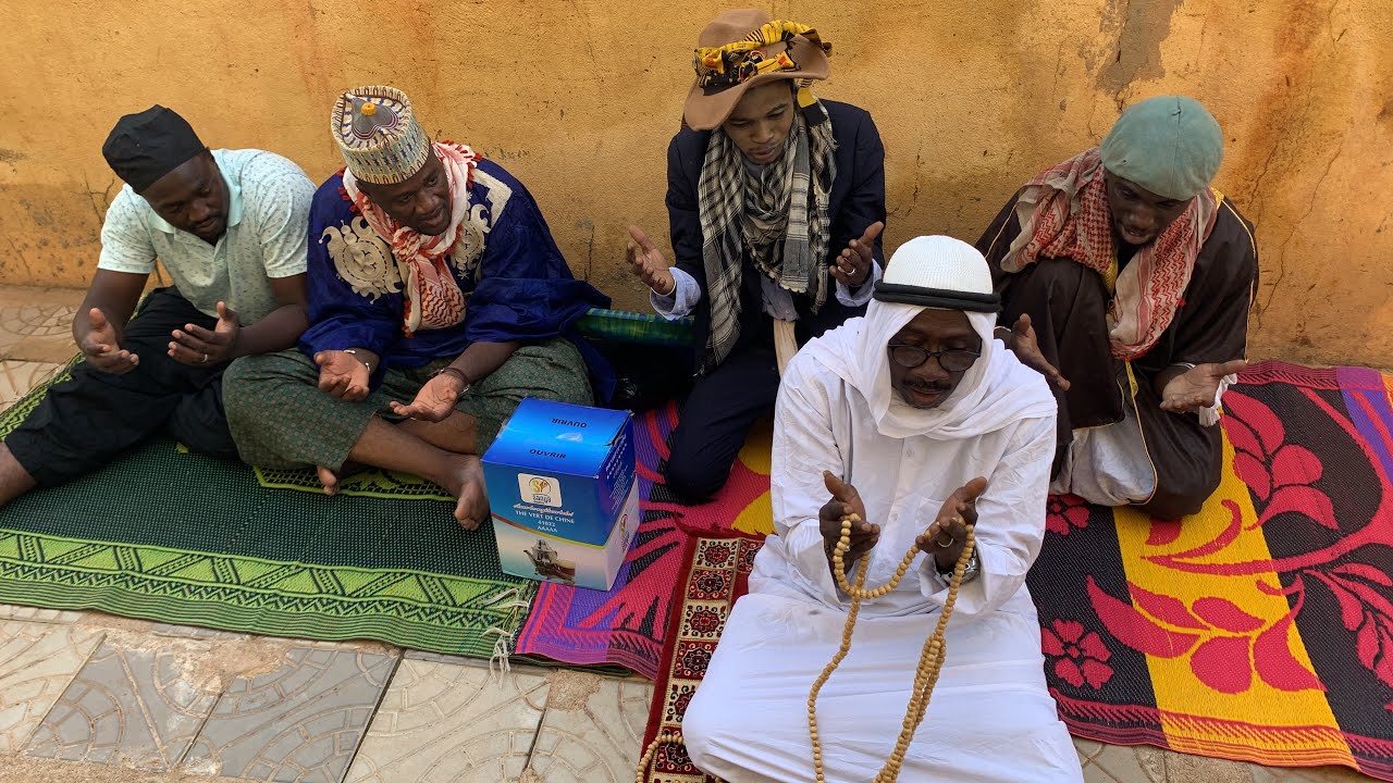 Le Fou Woroli, le fiançailles de Diabate et la valise perdu par L'imam