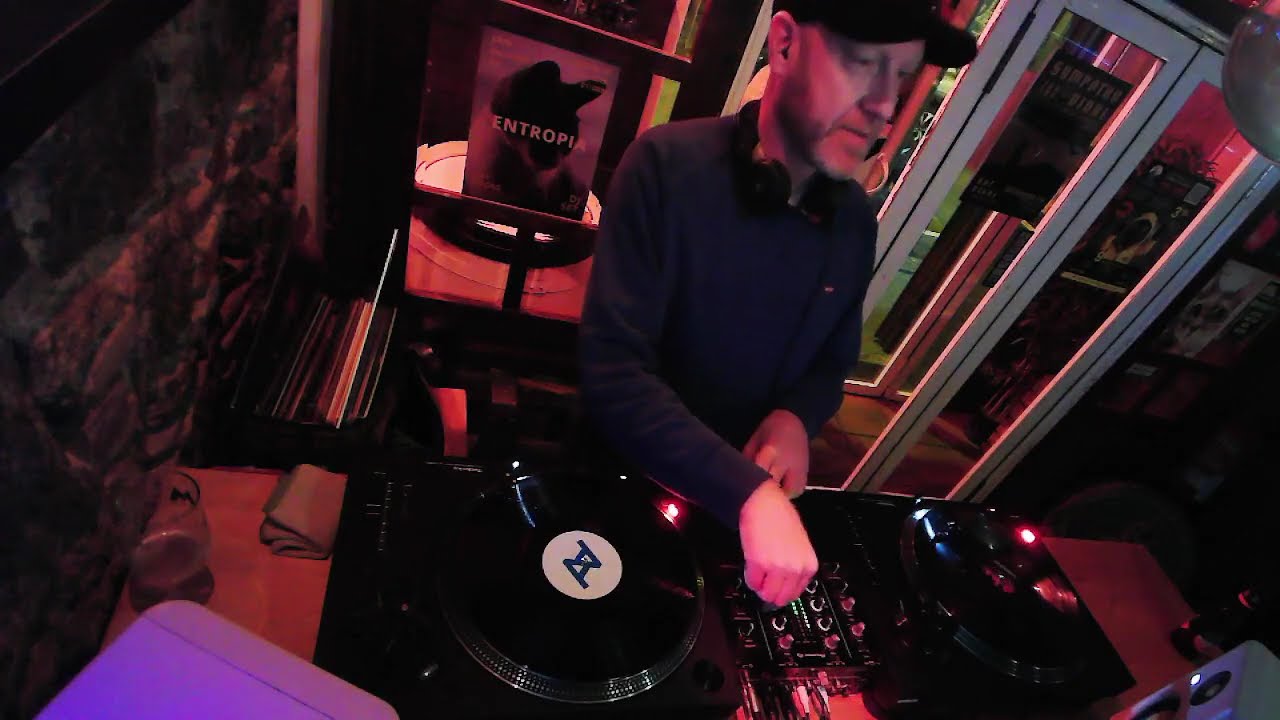 DAN MCKIE @ELGATNEGREGRACIA - SET A VINILO PARA EL EVENTO SOLIDARIO 