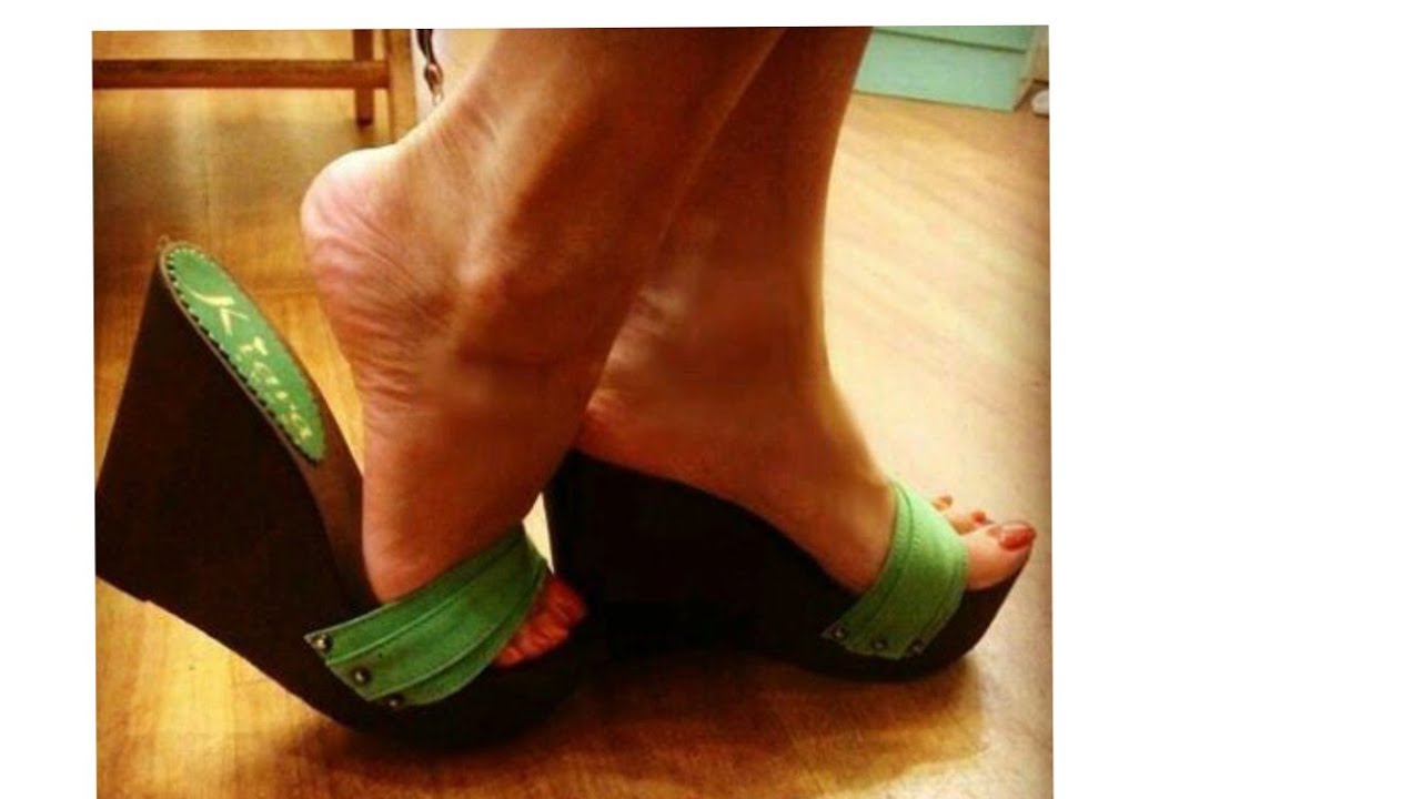 Gorgeous and splendid collection of wooden wedge heel mule sandals for ladies #woodenwedgemule #heel