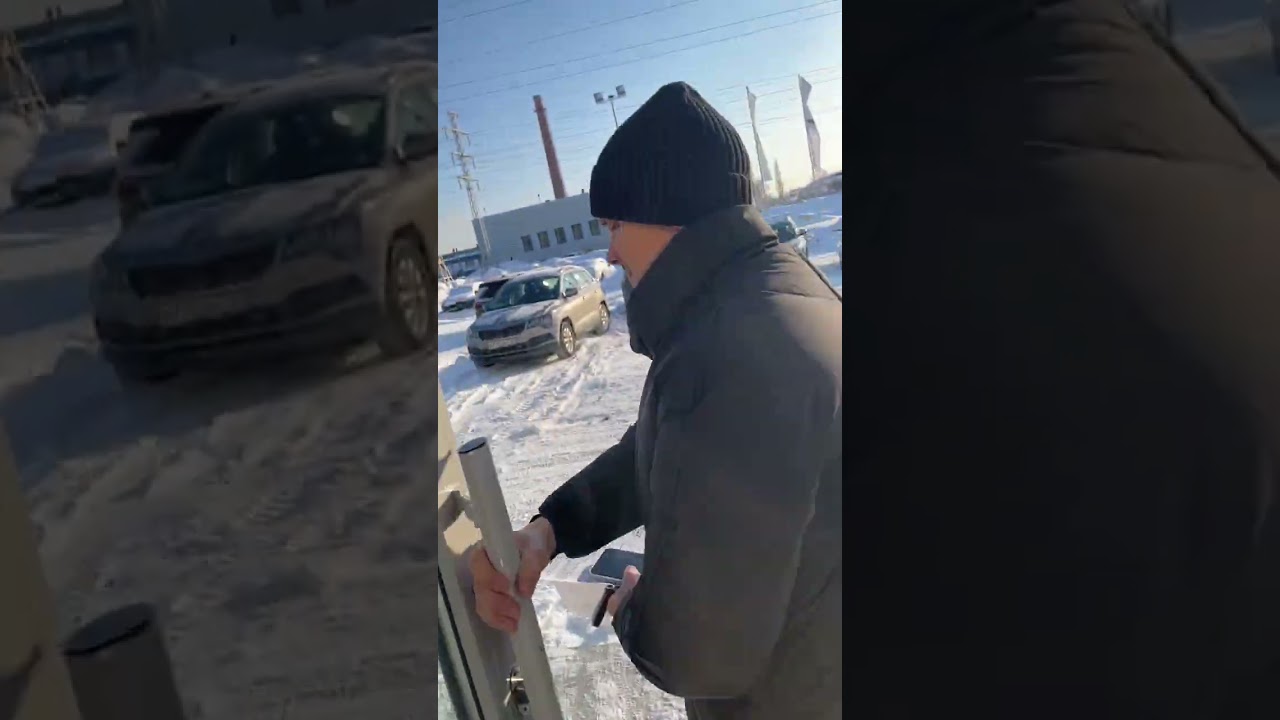 Что делать, если от впереди идущей машины прилетел в лобовое стекло автомобиля камень ? 