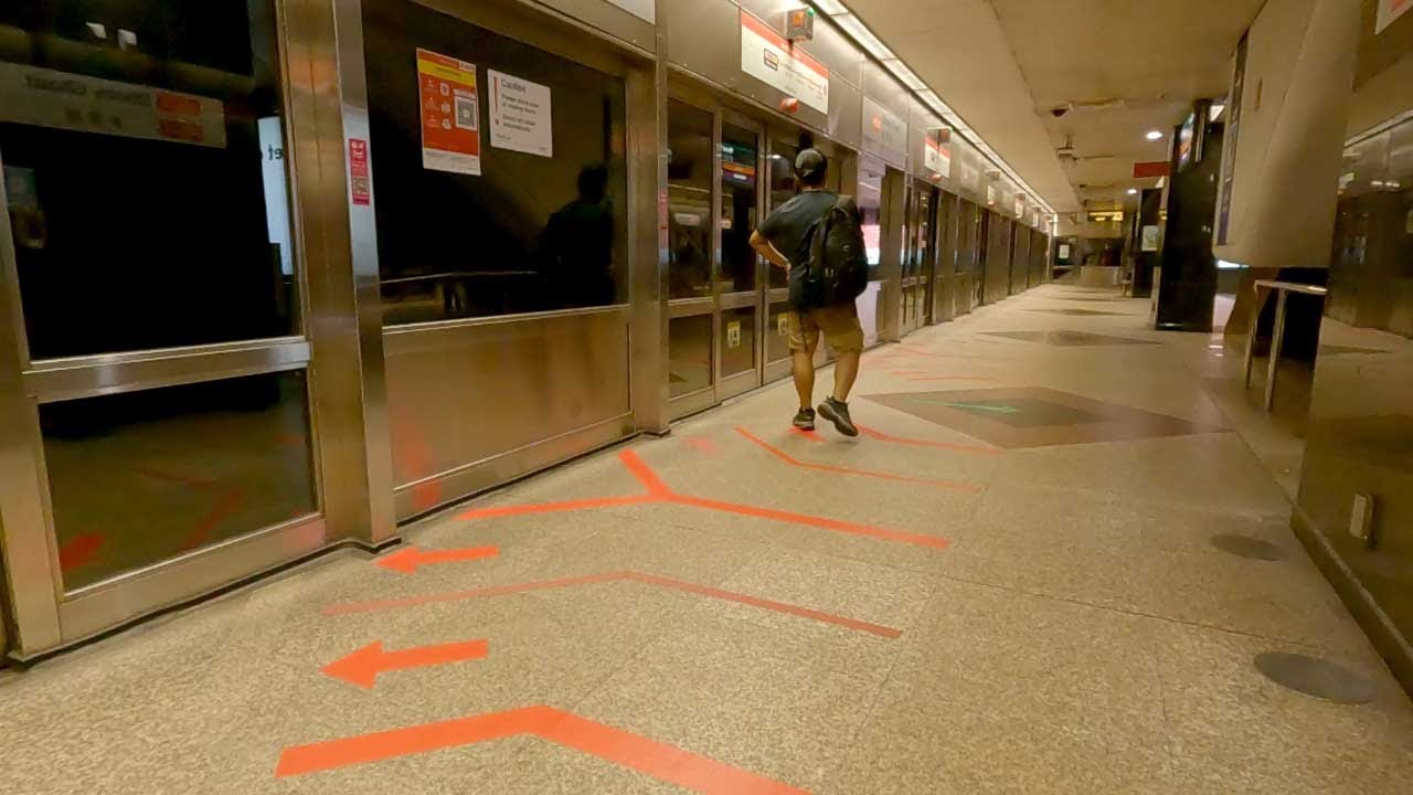 Singapore MRT ride from Dhoby Ghaut to City Hall train station, Swissotel The Stamford