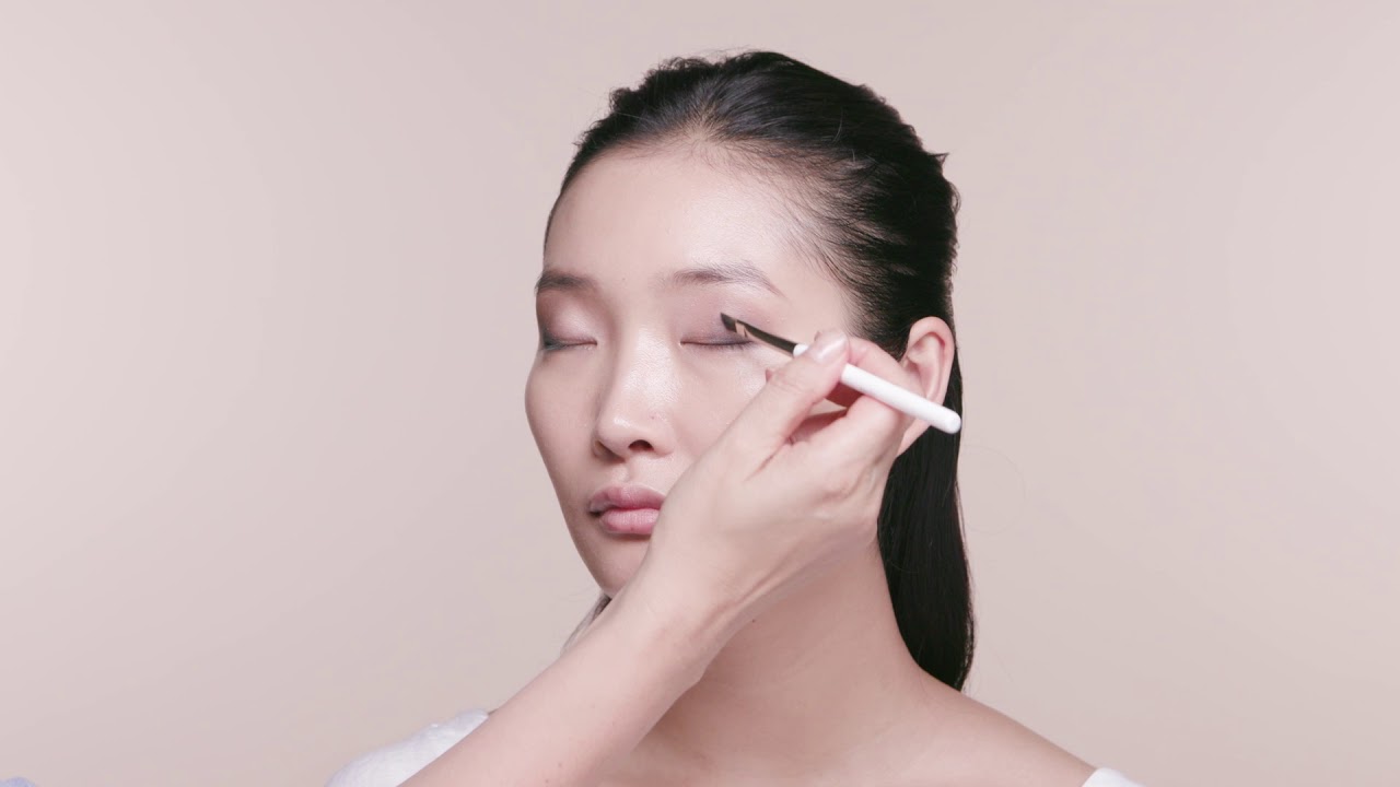 Makeup Master Class: Smokey Eye Technique for Monolids | Kjaer Weis