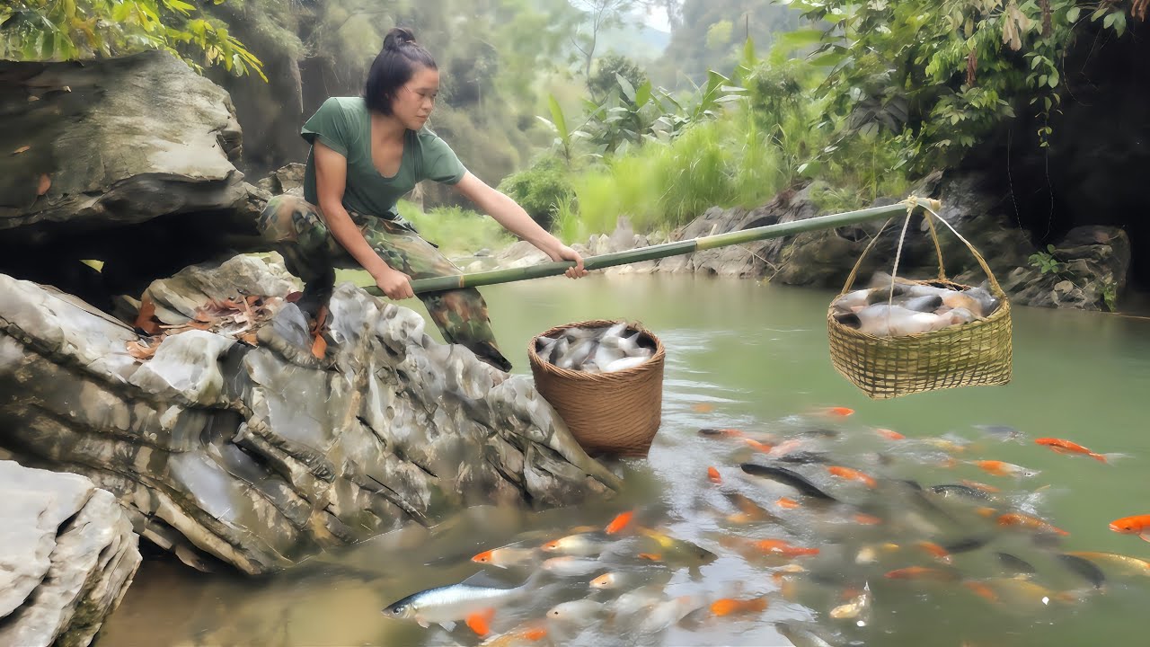 Survived the rainy season, caught fish after the flood receded, wild chicken, trap, survival alone
