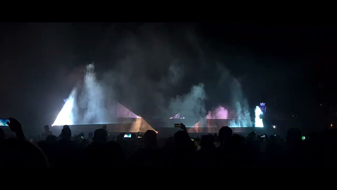 CUSTOMIZED LASER SHOW SYNCHRONIZED TO MUSIC