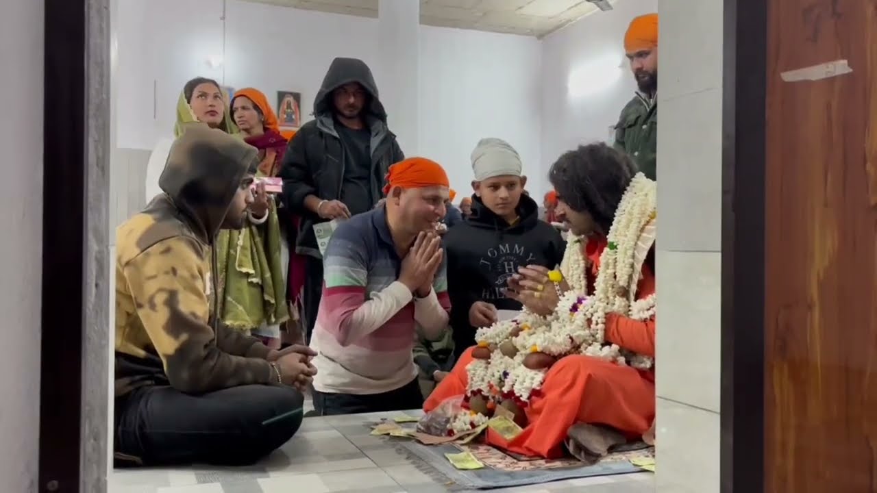 भगतजन (आश्रम लगेंरी जिला होशियारपुर) में सुखना चढ़ाते हुए ♥️🙏🦚