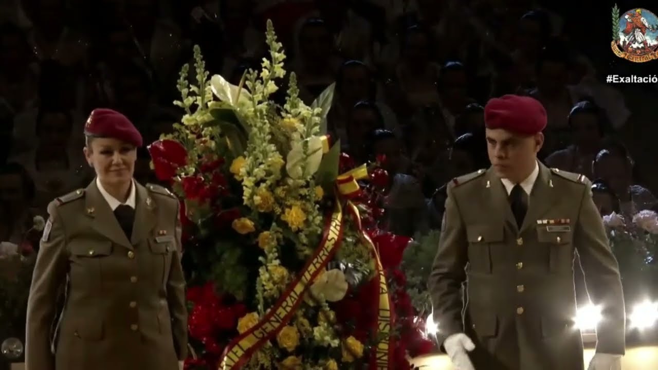 Ofrenda floral para Carmen Prades y su Corte de Honor