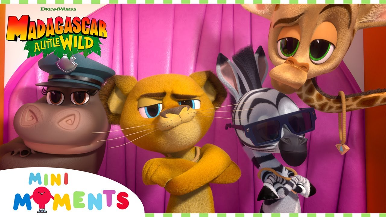 Palentine's Day at the ZOO! ❤️ | Madagascar: A Little Wild | Mini Moments