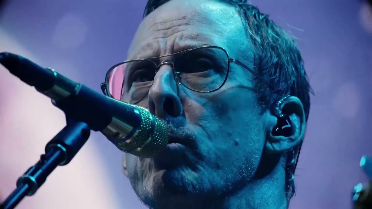 Weezer - Holiday (Live Voyage To The Blue Planet Concert Film)