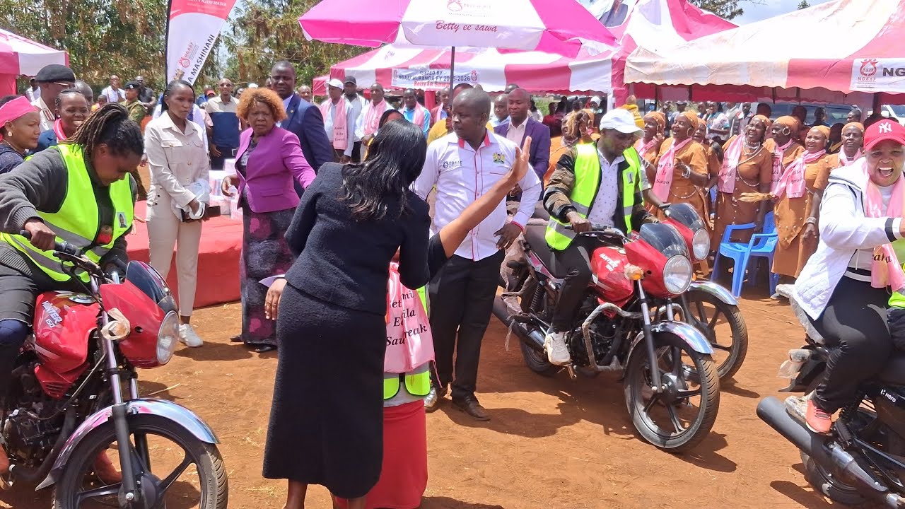 ATUMIA A MURANG'A GUKENA NI KUHEO NDUTHI NA MAFURI NI WOMEN REP BETTY MAINA.