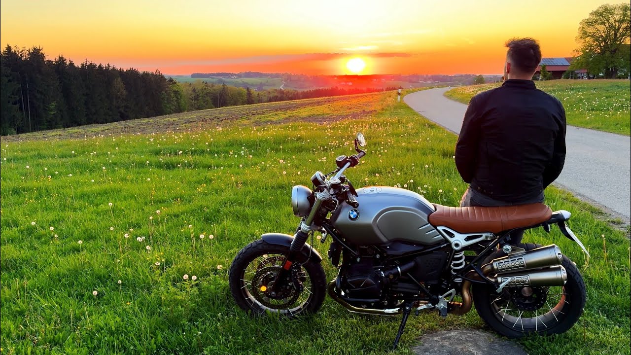Chasing the warm Light - A Cinematic evening ride 