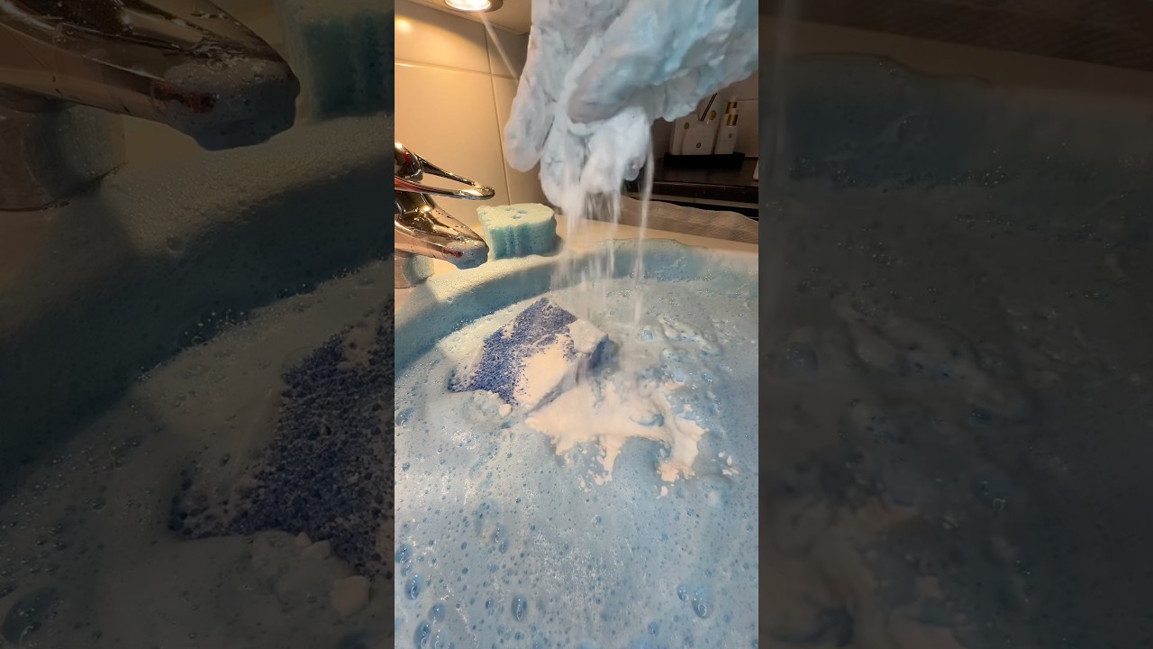 #asmr #satisfying #cleantok #oddlysatisfying #fypasmr #squeeze  #ytstudio #fyp #sponge #shorts #suds