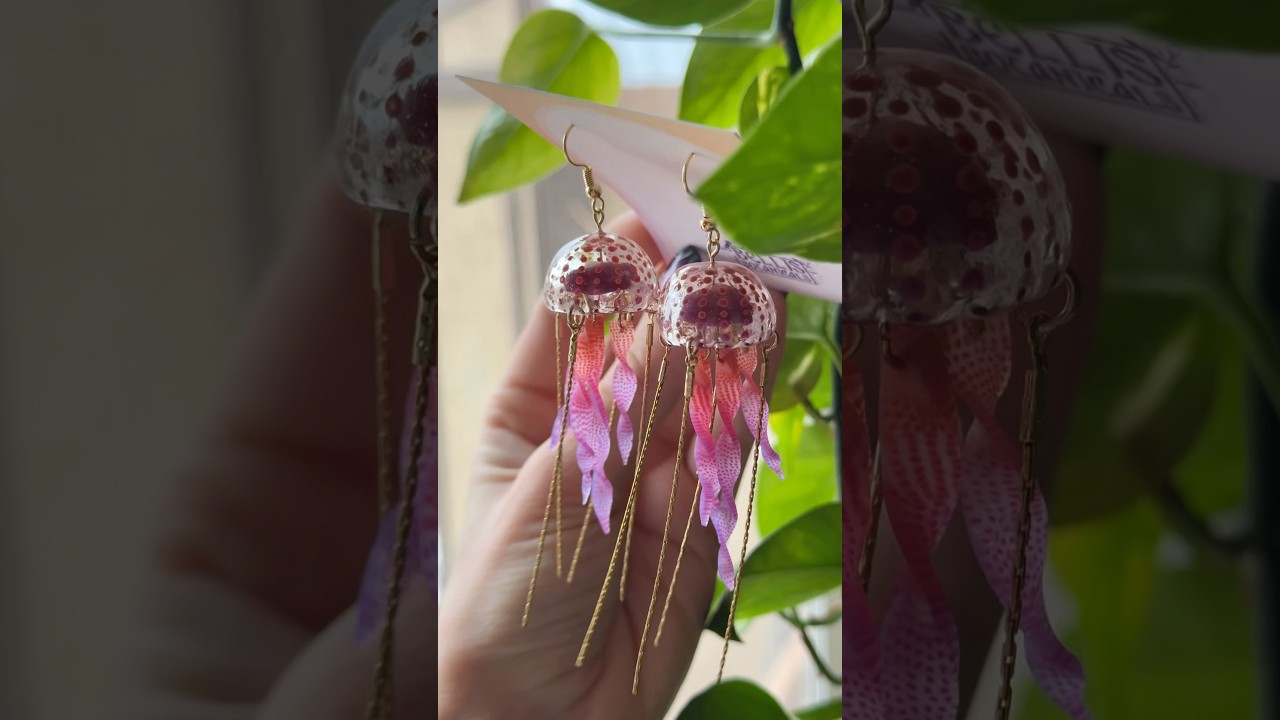 Watch me make Mauve Stinger jellyfish out of polymer clay! 