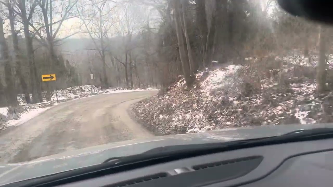 2023 GMC Acadia AT4 Dirt road Snow/Slit Driving