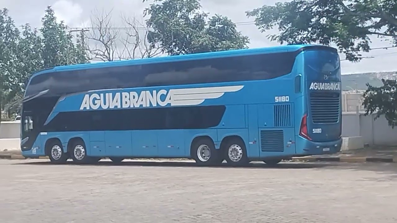ônibus da viação água branca chegando na rodoviária de vitória da conquista Bahia 