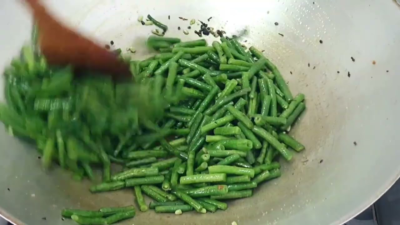 Paithangai peratal Sri Lankan style ( Long beans peratal Sri Lankan style )