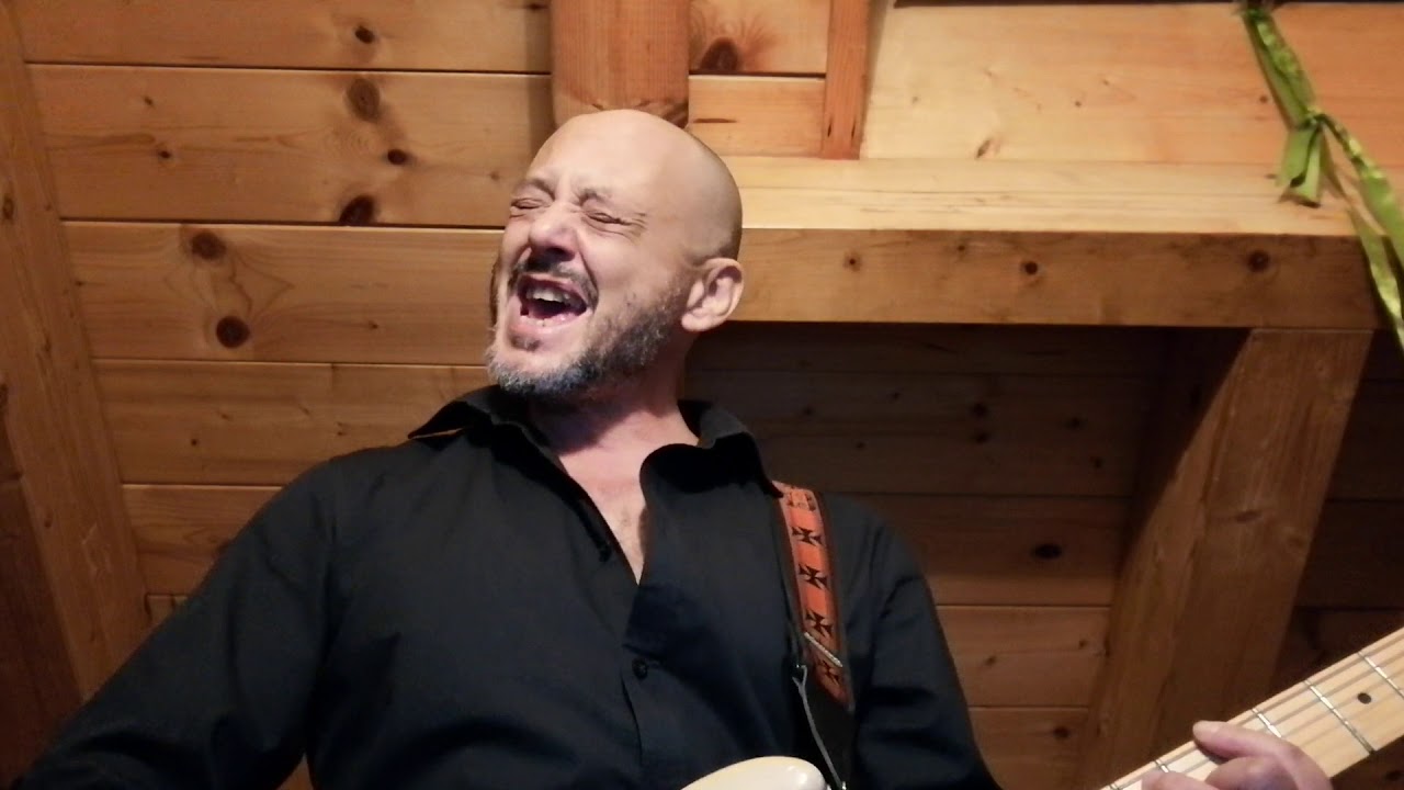 Vittorio Mennella covering Lucio Battisti's Ancora Tu -  L. Battisti all rights reserved&copy;️