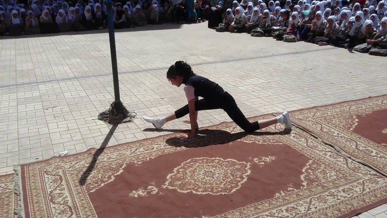 basma عرض جمباز مدرسة المنيب الاعدادية بنات   اداء الطالبة بسمة وليد فاروق 2
