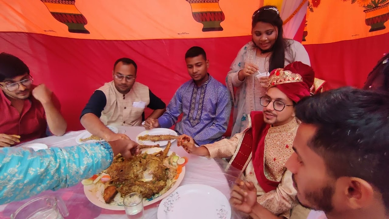 আস্ত খাসির রান নিয়ে বিয়ে বাড়ি বরের যুদ্ধ।