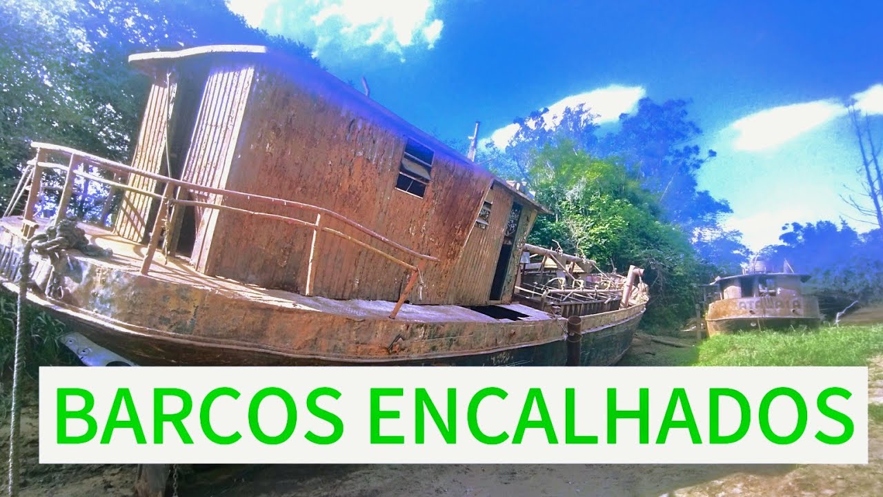 DOIS BARCOS ANTIGOS ABANDONADOS ÀS MARGENS DO RIO DOS SINOS