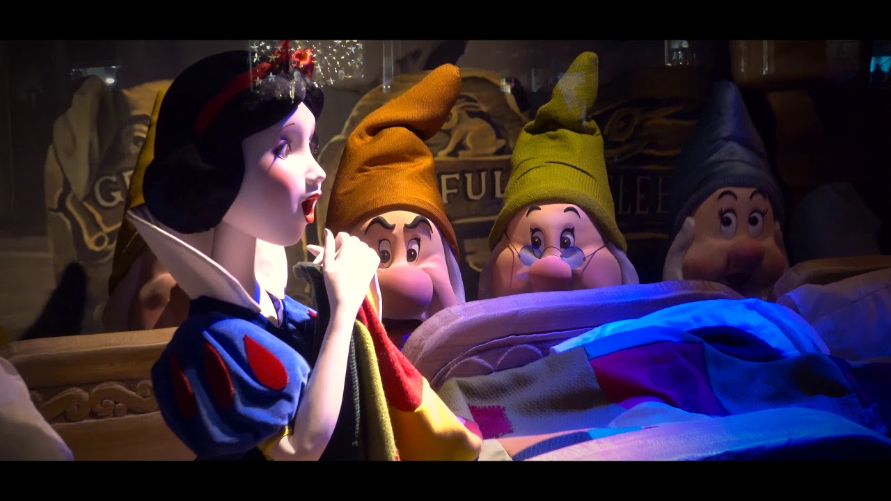 NYC Sak's Fifth Ave Window Display - Snow White