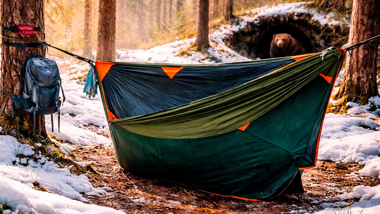A Quiet Night Alone in the Snow &mdash; Hammock Camping & Campfire Cooking