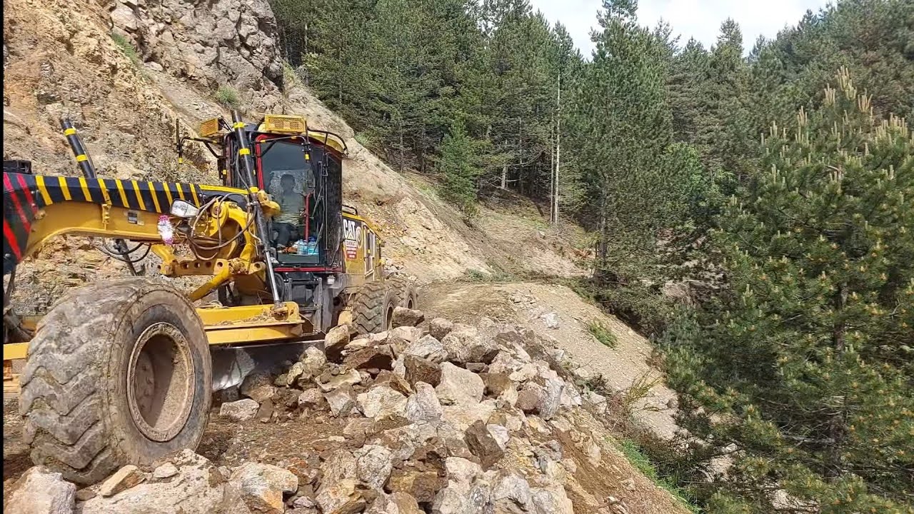 CAT 140M KAYA CANAVARI(Rock monster)grader working _b&uuml;y&uuml;k kayalar_big rocks_#keşfet #cat #buldozer