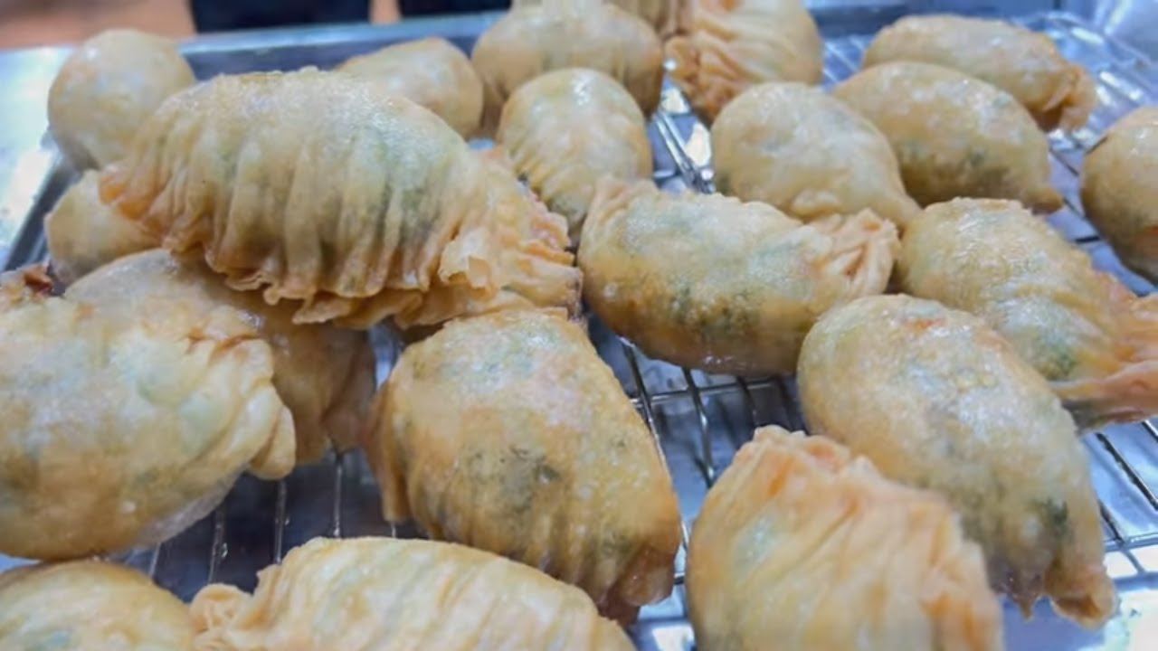 香港美食 港式點心 超大粒炸蝦角 油炸全程冇剪接實錄 展現廚師掌握時間的功力 Fried Shrimp Dumplings 包點料理彩福店  #點心 #香港美食 #炸蝦角 #港式點心