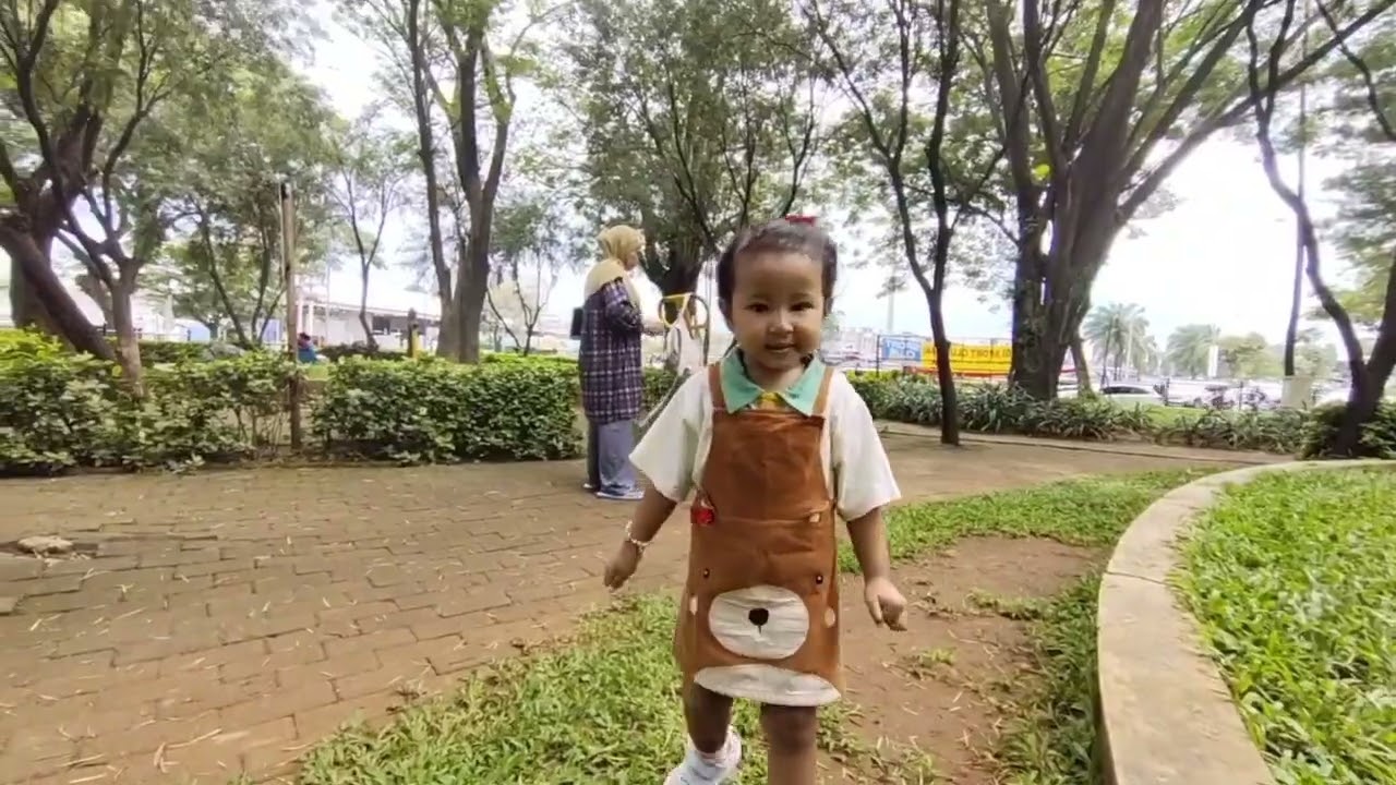 BERMAIN DI TAMAN episode 01