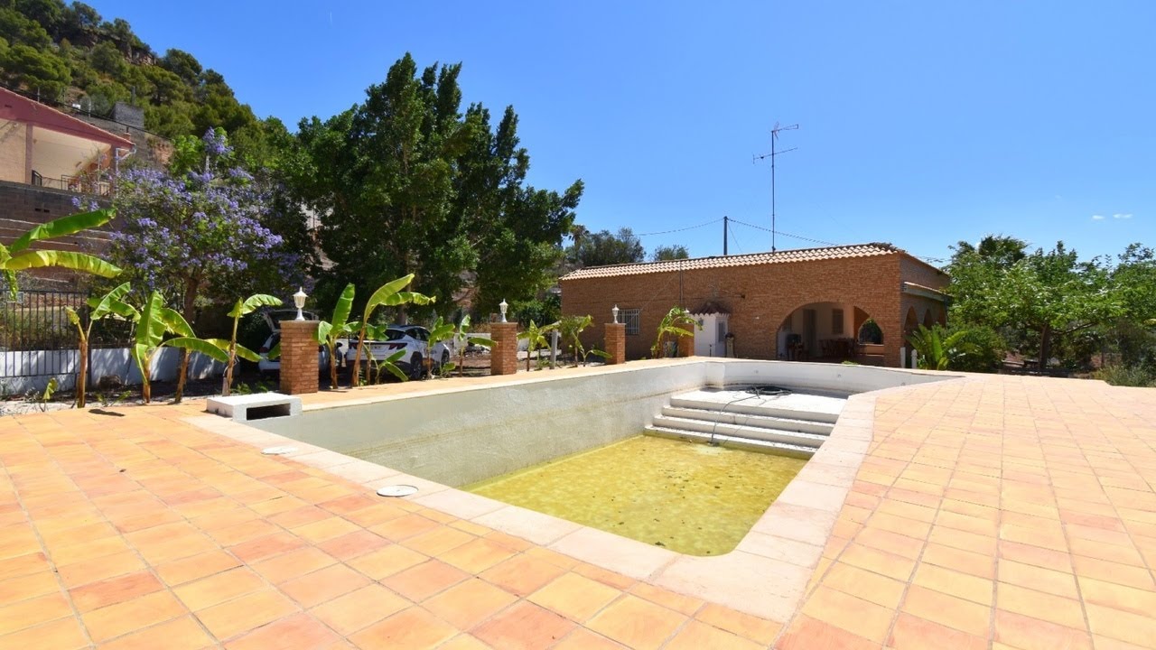 155.000€ 4-bedroom villa with swimming pool in Albalat dels Tarongers, Valencia