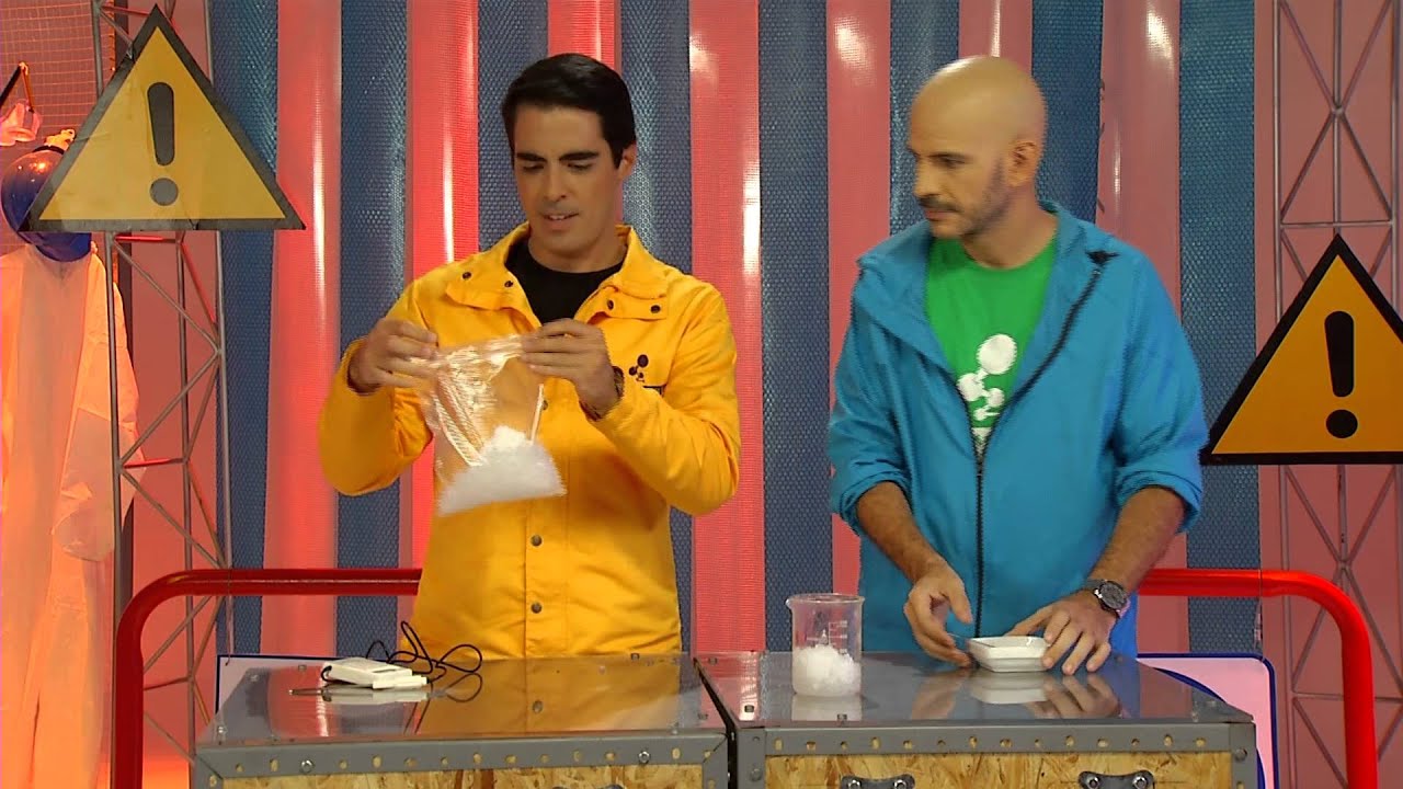 ¿Qué efecto provoca la sal al mezclarla con el hielo?