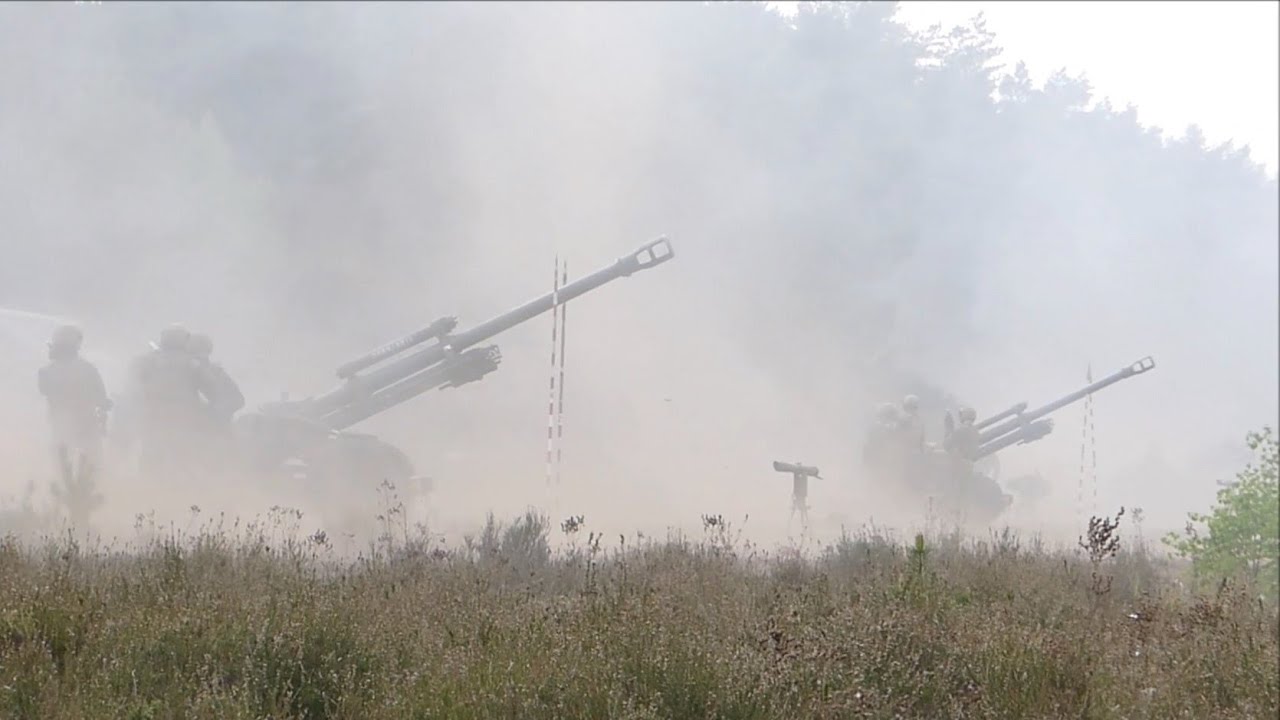 Belgische Artillerie mit Haubitze LG 1- Tr&Uuml;bPl Munster
