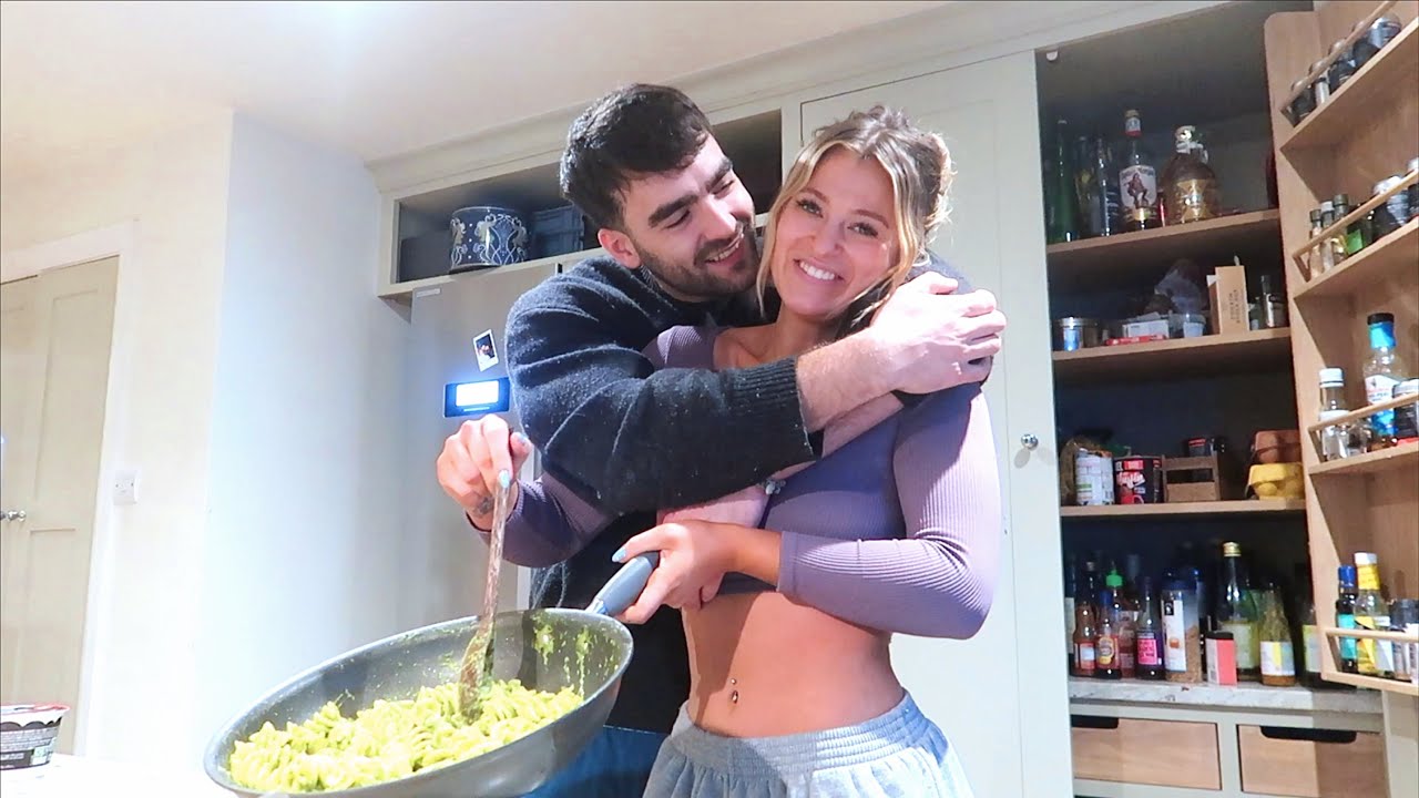 what i eat in a day, asos delivery & new skincare routine! VLOG