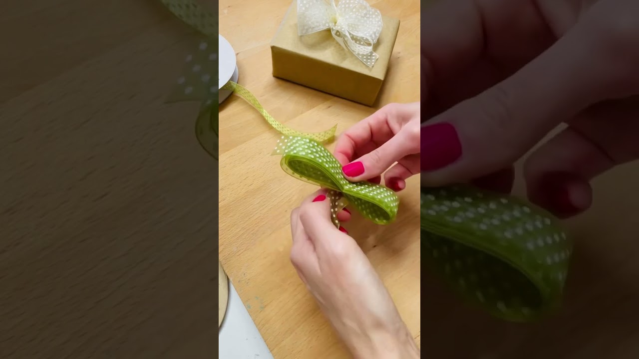 FIOCCO SEMPLICE: Come fare un pom pom con il nastro - TUTORIAL