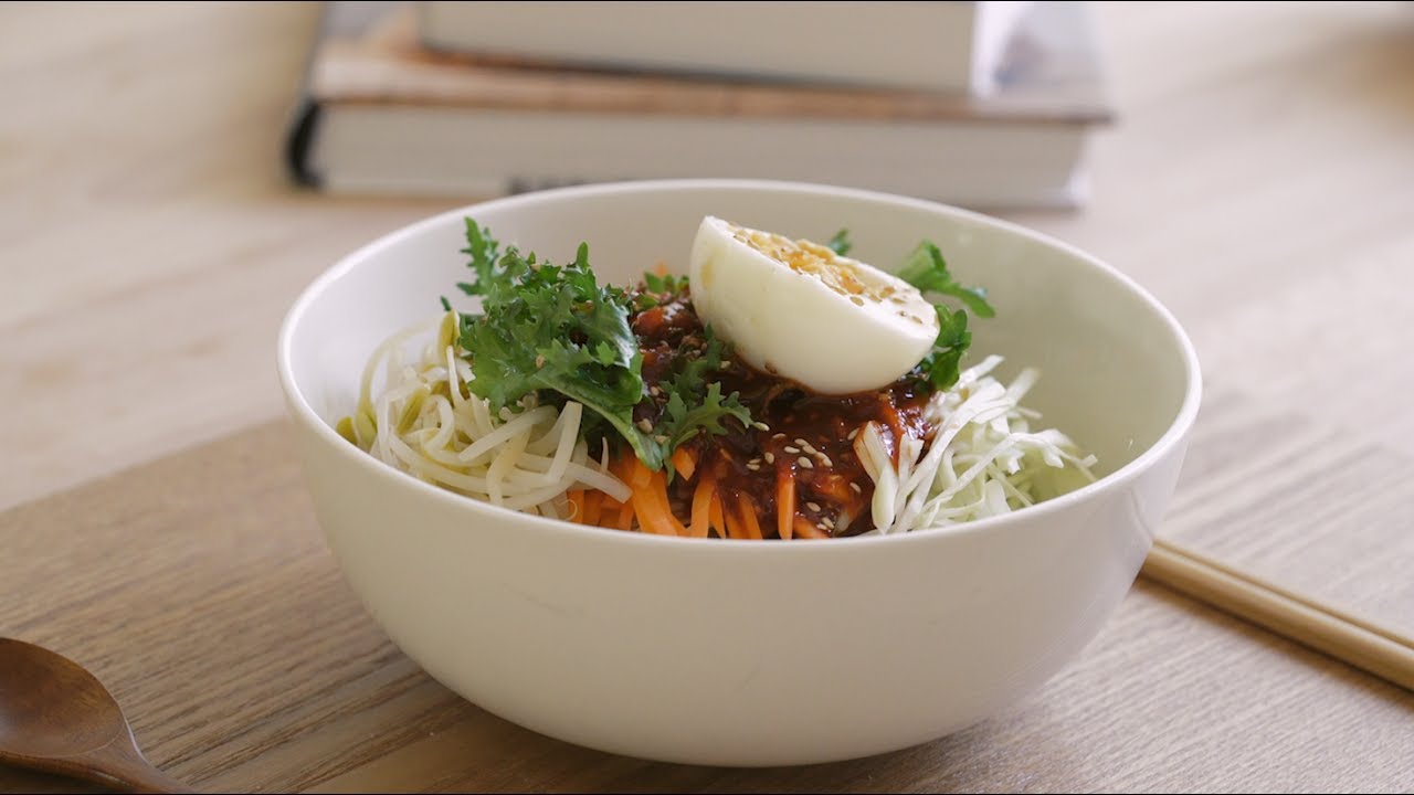 매콤새콤 쫄면 : Jjolmyeon, Korean Spicy Chewy Noodles | Honeykki 꿀키