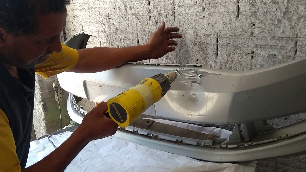 Desamassando para-choque de plastico