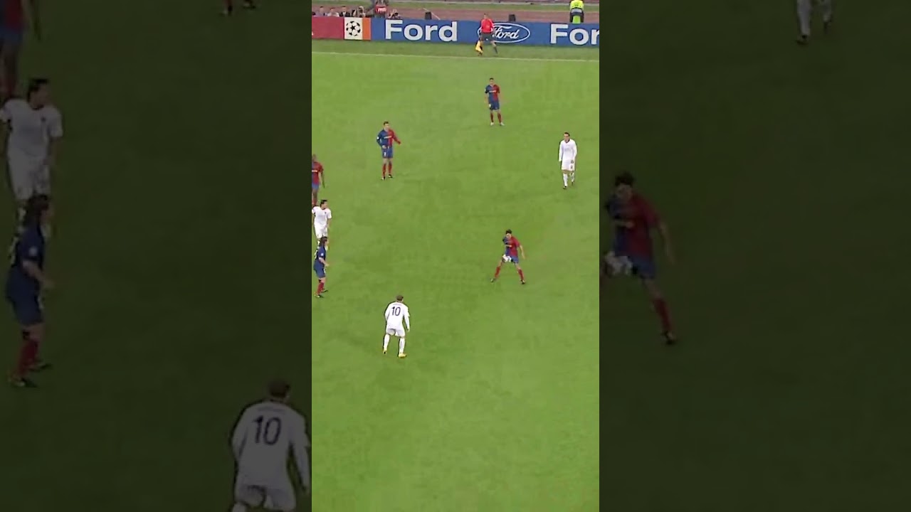 Just Xavi mastering the art of football  🥰🎮
