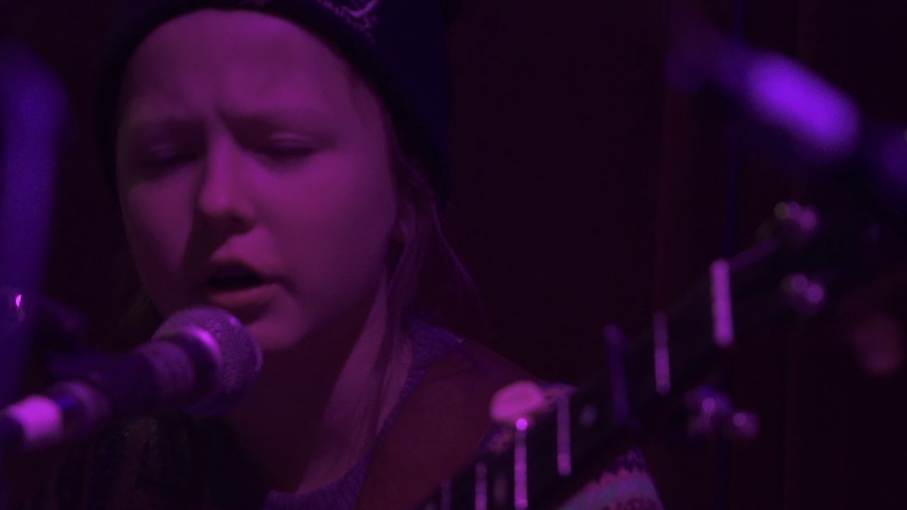 Darling Cora @ Barb&egrave;s
