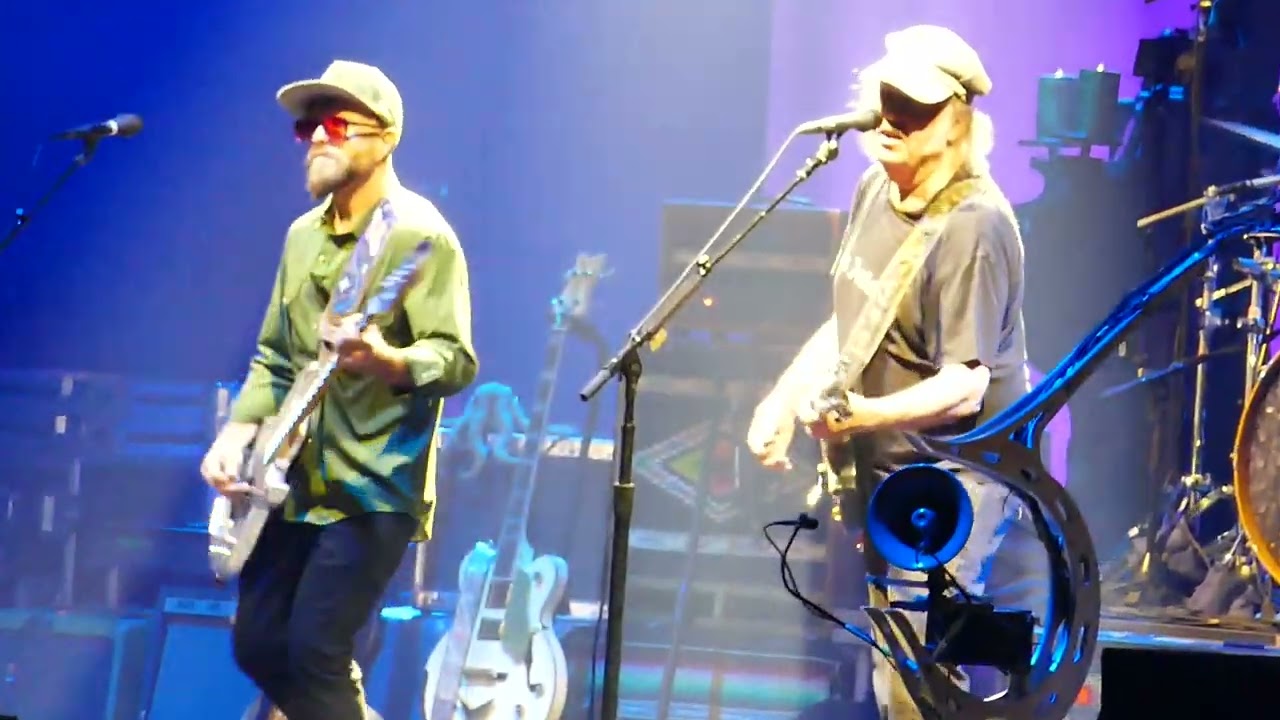 Neil Young & the Chrome Hearts 